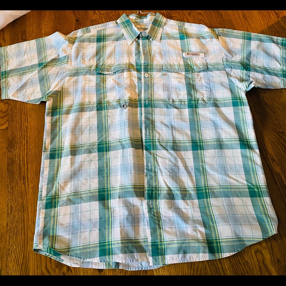 COLUMBIA Short Sleeve Button Front Shirt Men's Size Medium Dress Shirt